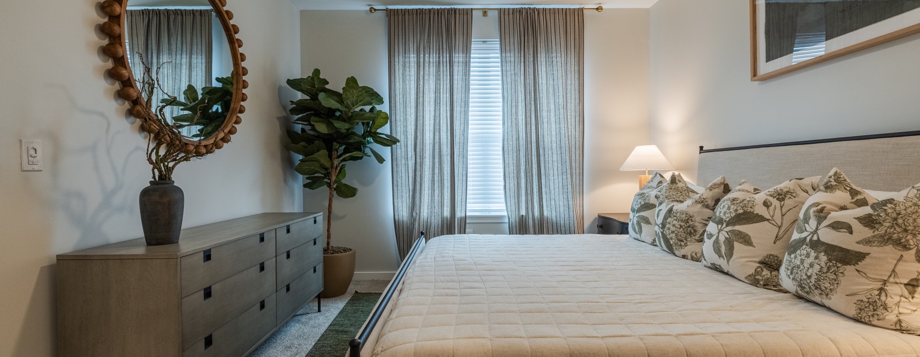 Spacious bedroom layout at Savannah apartments for rent